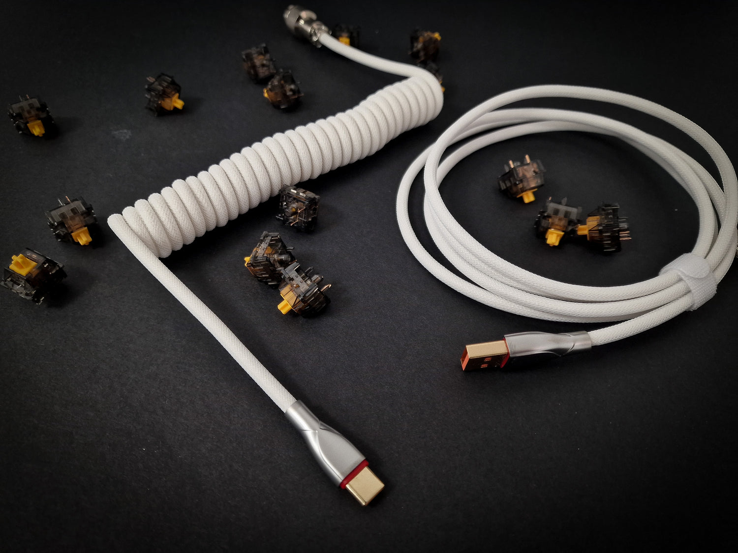 Oxford White Coiled Aviator Cable